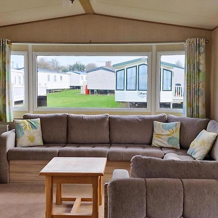 8 Berth Caravan For Hire At Manor Park Near To A Great Beach Ref 23041C Hunstanton Eksteriør billede