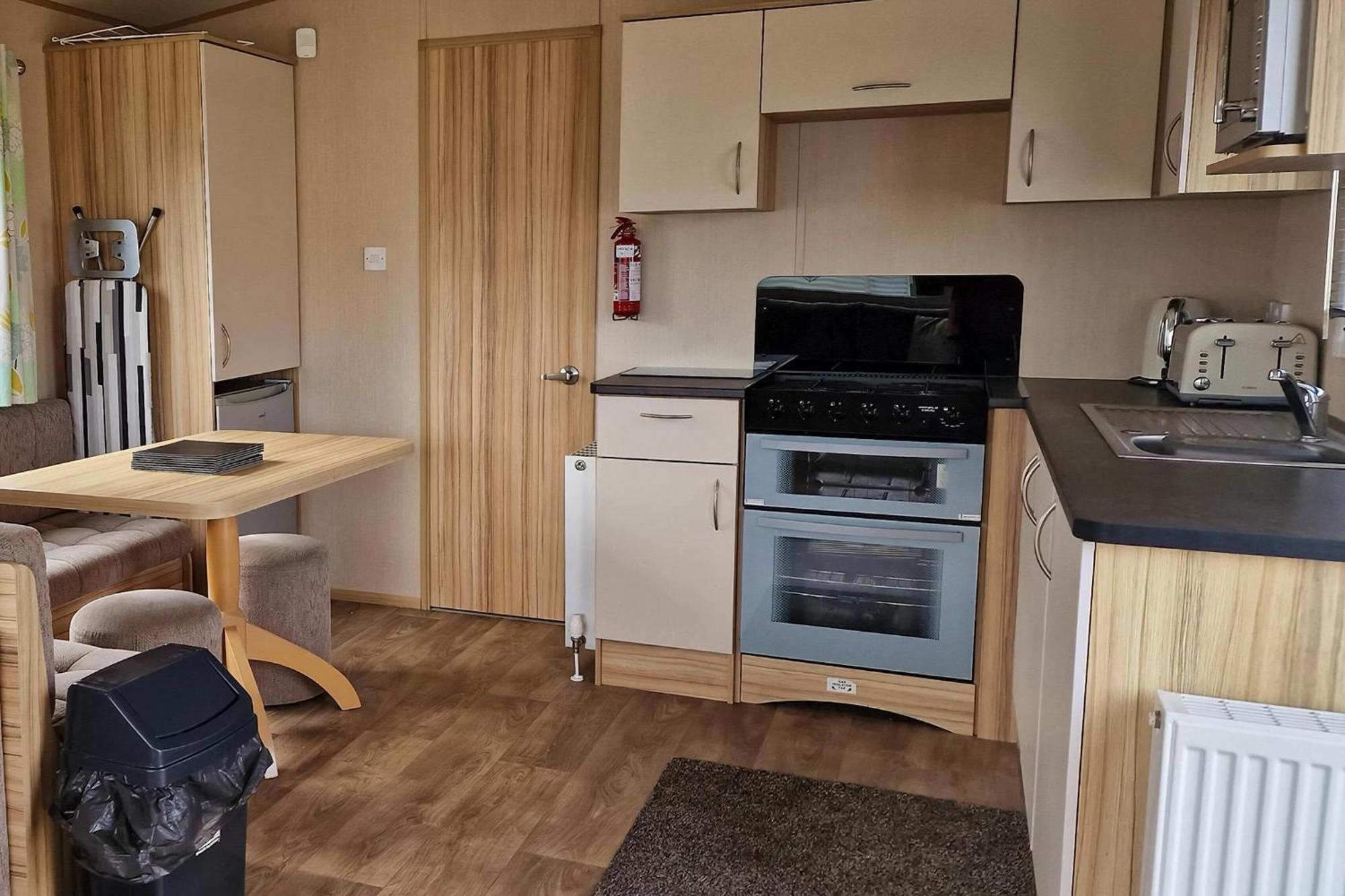 8 Berth Caravan For Hire At Manor Park Near To A Great Beach Ref 23041C Hunstanton Eksteriør billede
