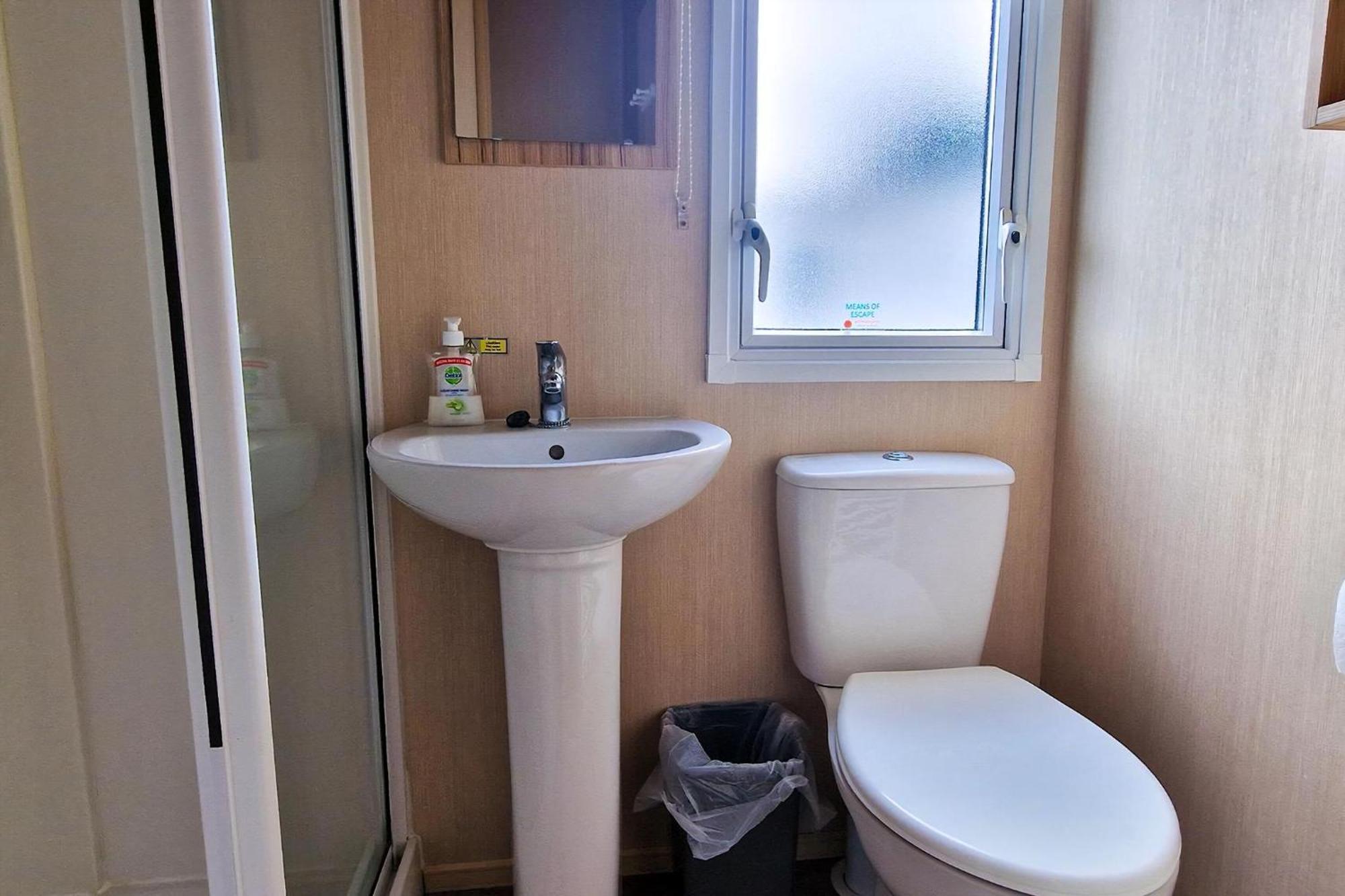 8 Berth Caravan For Hire At Manor Park Near To A Great Beach Ref 23041C Hunstanton Eksteriør billede